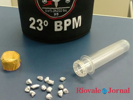 Jovem foi preso pelo POE em um ponto de tráfico do bairro