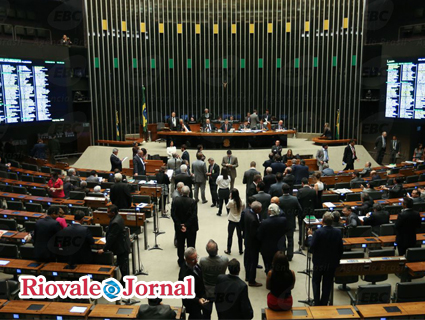 A vota‹o do projeto foi questionada desde o in’cio da sess‹o que aprovou a Medida Provis—ria