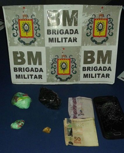 Entorpecentes foram encontrados com dois jovens, ambos de 17 anos