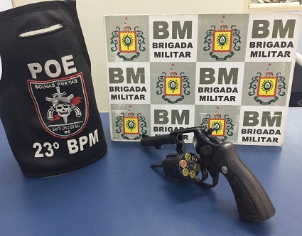Revólver municiado foi apreendido e apresentado na delegacia