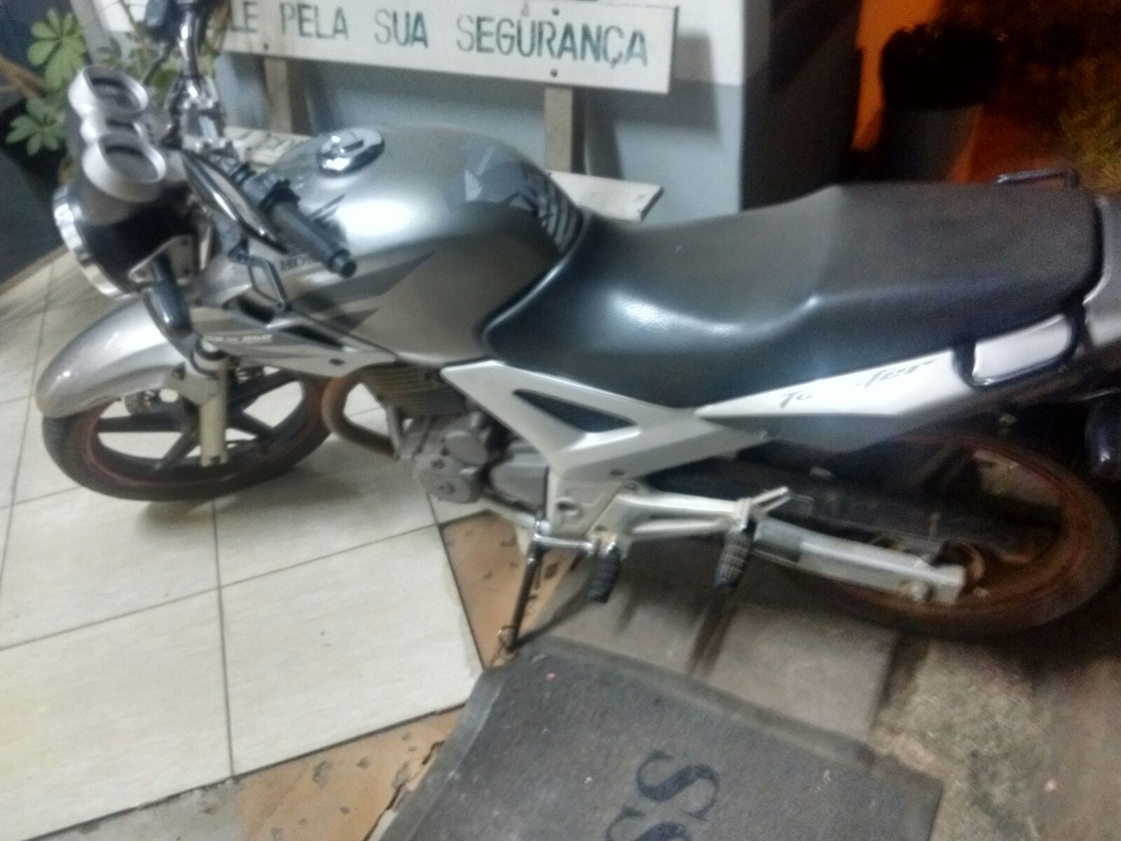 Moto foi roubada em assalto no domingo e recuperada nesta terça pela Brigada Militar