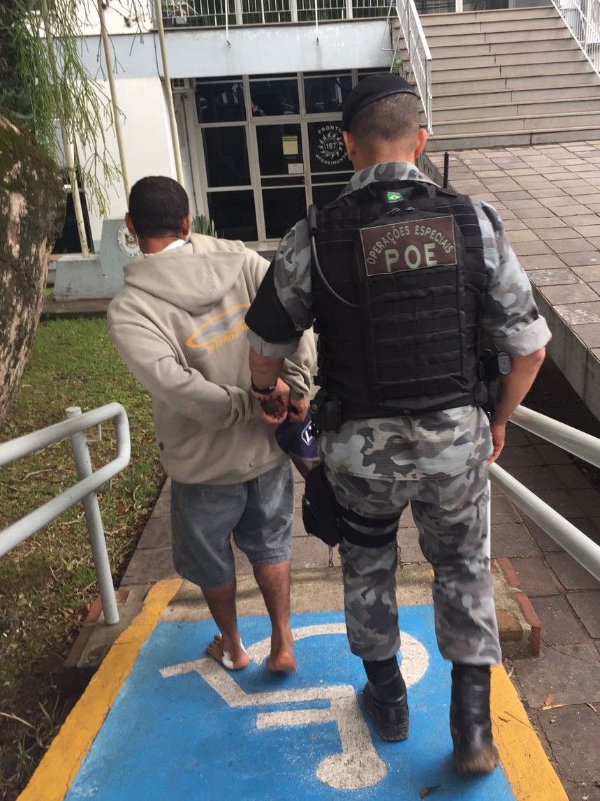 Homem tentou fugir ao perceber a movimentação policial