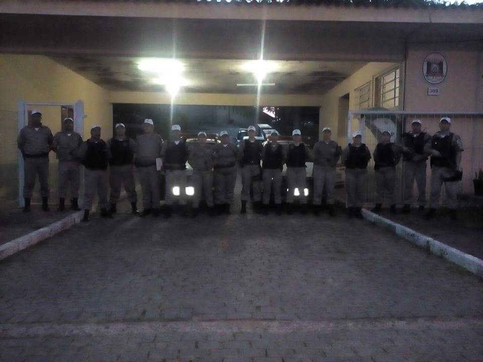 Efetivo foi de 19 policiais em ação na noite de ontem