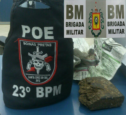 Droga foi arremessada após suspeito perceber ação da polícia