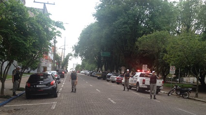 Foram realizadas barreiras policiais no Centro e outros bairros de Santa Cruz do Sul 