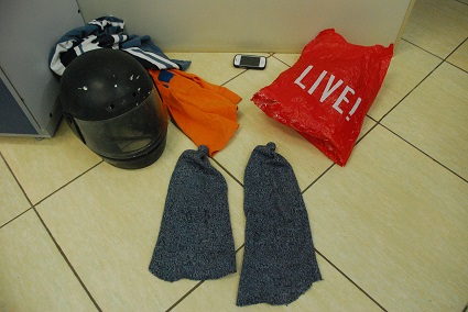 Material foi encontrado dentro de um automóvel Clio, onde três pessoas foram detidas em abordagem e um quarto suspeito fugiu a pé e segue procurado