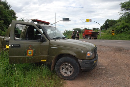 Viaturas estão colocadas em pontos estratégicos do bairro