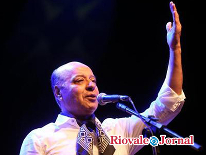 Cantor argentino se apresenta sexta-feira, no Taps Restaurante