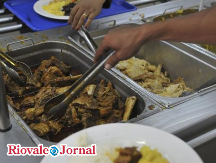 Segundo a Organização Mundial da Saúde, a maioria dos adultos consome mais do que a quantidade máxima recomendada de sal por dia