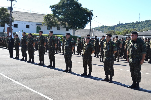 Durante solenidade foram entregues medalhas aos homenageados Militares do Batalhão e Militares da Reserva