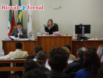 Julgamento foi aberto ao público e teve a juíza da 1ª Vara Criminal, Márcia Inês Doebber Wrasse