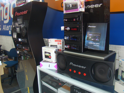 MostruÌÁrio de aparelhos de som para serem testados pelos clientes