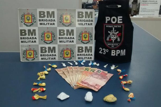 Suspeito deixou material entorpecente na residência e fugiu