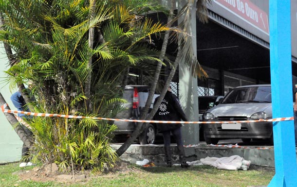 Corpo foi encontrado próximo a uma revenda de veículos