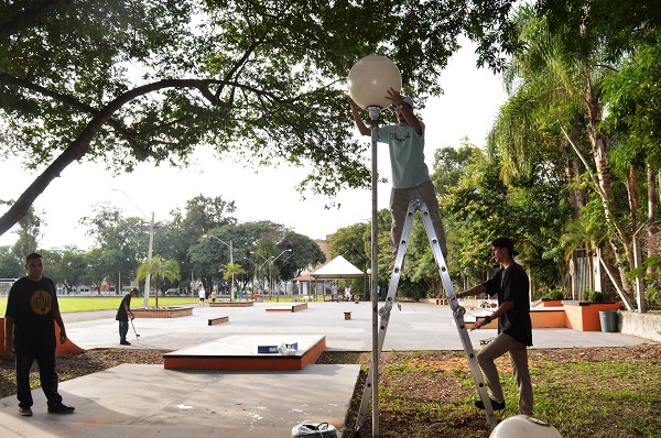 Antes da inauguração Gabriel Junior faz os últimos ajustes