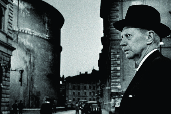 Humberto, um senhor aposentado, é o personagem central dessa história e o narrador