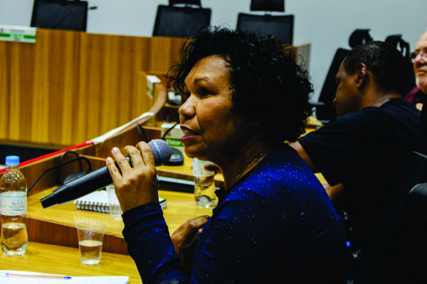 Vera Lœcia veio a Santa Cruz apresentar seu programa