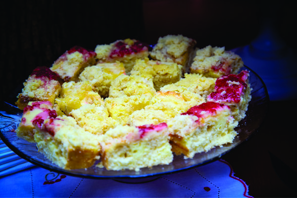 Faltando menos de um mês para mais uma edição da Festa das Cucas, que acontece de 8 a 10 de junho, no Parque da Oktoberfest, em Santa Cruz do Sul, os organizadores realizam na próxima segunda-feira, 21, a ação beneficente Cucas do Bem. A atividade consiste na comercialização de cucas por R$ 10,00, sendo a metade do valor revertida ao Hospital Santa Cruz. 