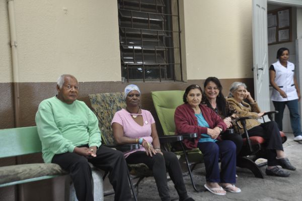 Tudo que eles precisam é de carinho, abraços apertados, e muito amor