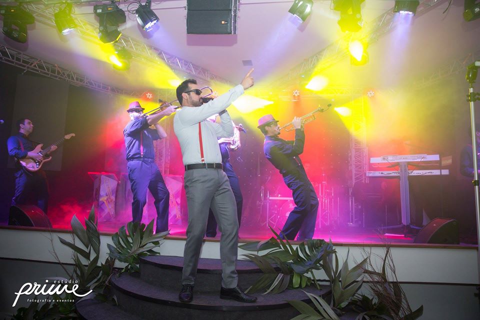 Animação não falta nos shows da Banda Cassino