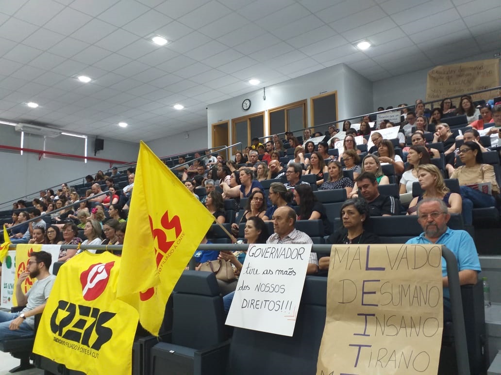 Professores participaram de encontro na sessão da Câmara de Vereadores desta segunda-feira