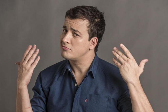 Cortez, além de humorista, é ator e jornalista