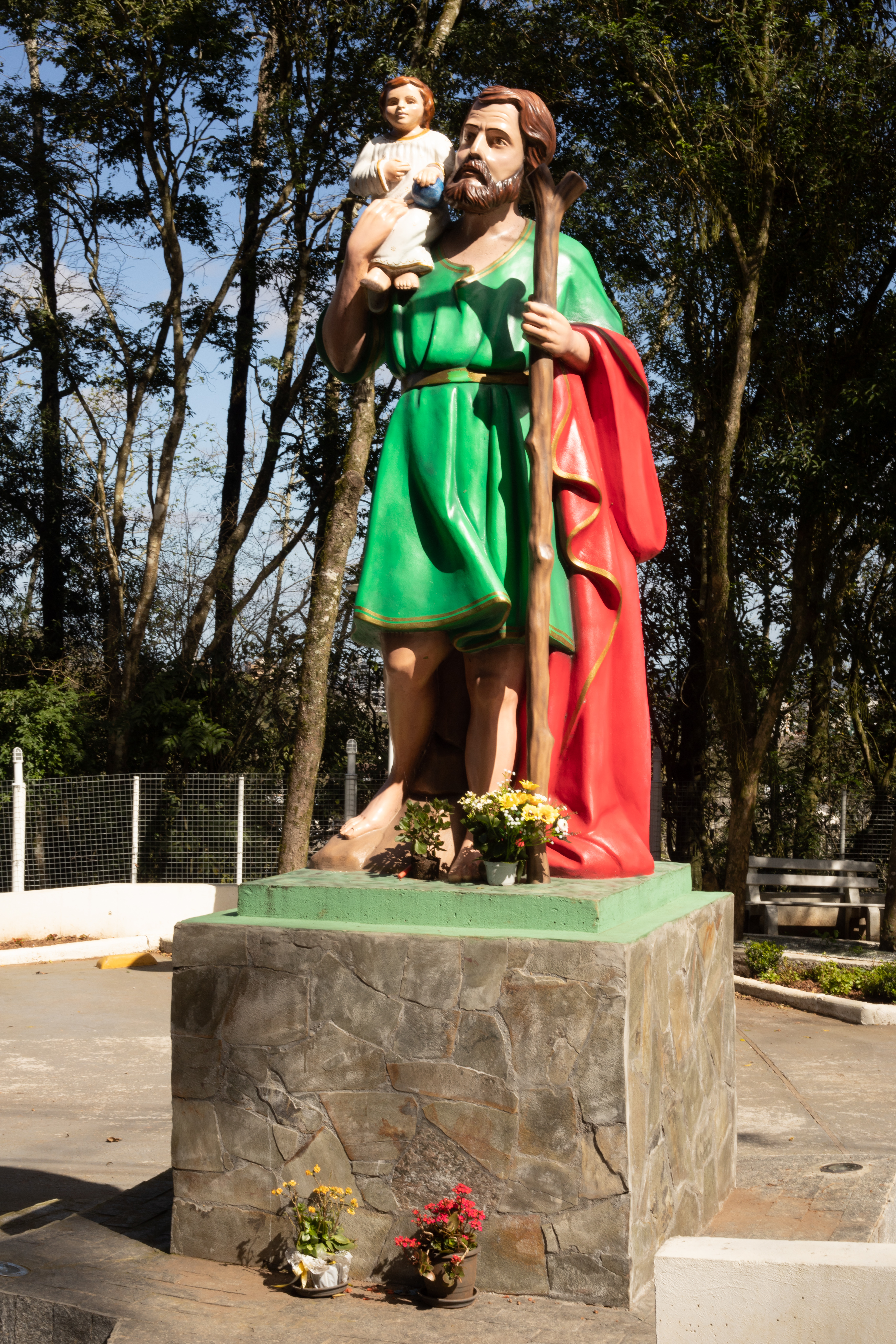 A Est‡tua de S‹o Crist—v‹o fica no Acesso Grasel 