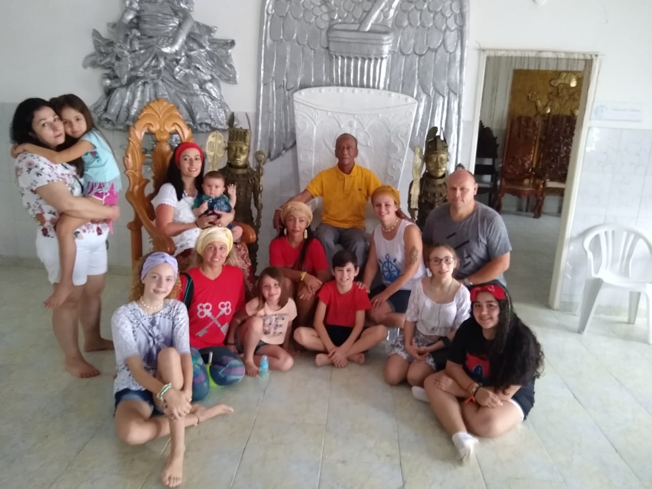 Grupo de Santa Cruz vista o Yle de candomblé pai Air, um dos mais antigos do Brasil