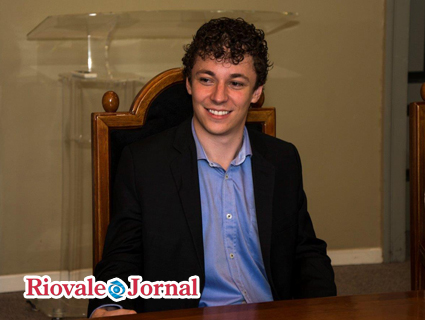 Aos 22 anos, RŽgis de Oliveira Junior (PP) assume a Comunica‹o