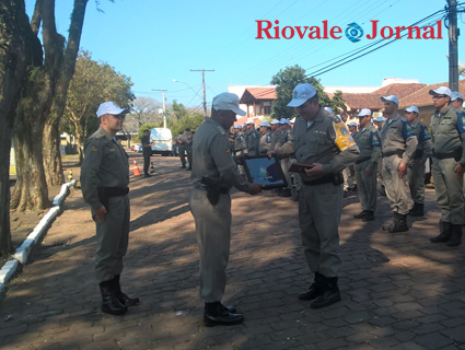 O capitão Helcio Moisés Gaira recebeu uma homenagem em agradecimento pelos serviços prestados