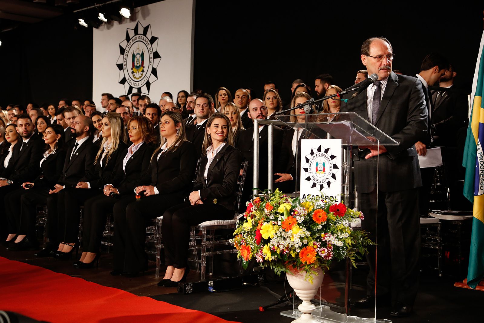 Os formandos homenagearam o governador José Ivo Sartori, eleito patrono das duas turmas