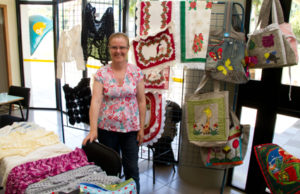 Idosos expõem seus talentos