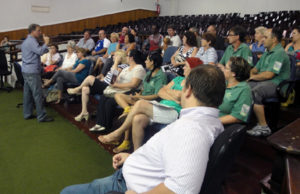 Brique da Praça voltado a elas