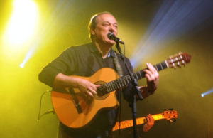 Com acordes e harmonias, Toquinho faz música e poesia