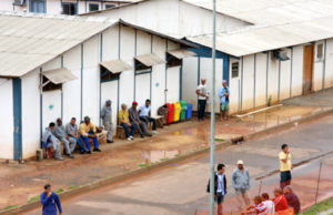 200 operários param obras na Philip Morris