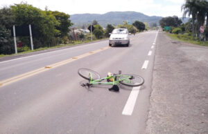 Ciclista é atropelado por veículo de Santa Cruz