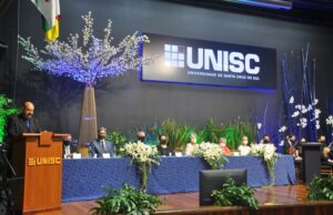 Rafael Henn toma posse como reitor da Unisc