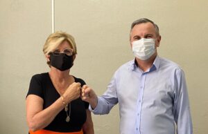 Prefeita Helena transmite cargo ao vice Elstor durante férias