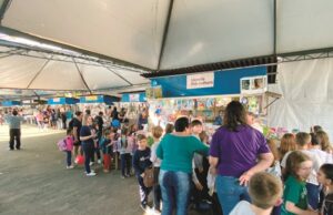 Emoção e alegria invadem a praça na 33ª Feira do Livro