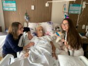 Pet Terapia: paciente do Hospital Ana Nery recebe visita do seu animalzinho de estimação