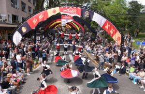 40ª Oktoberfest | Desfile Temático atrai mais de 30 mil pessoas
