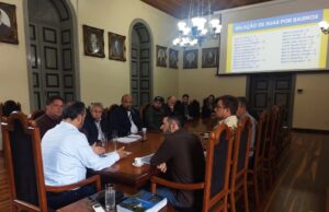 Mobilidade | Prefeito recebe dados sobre ruas sem asfalto em Santa Cruz