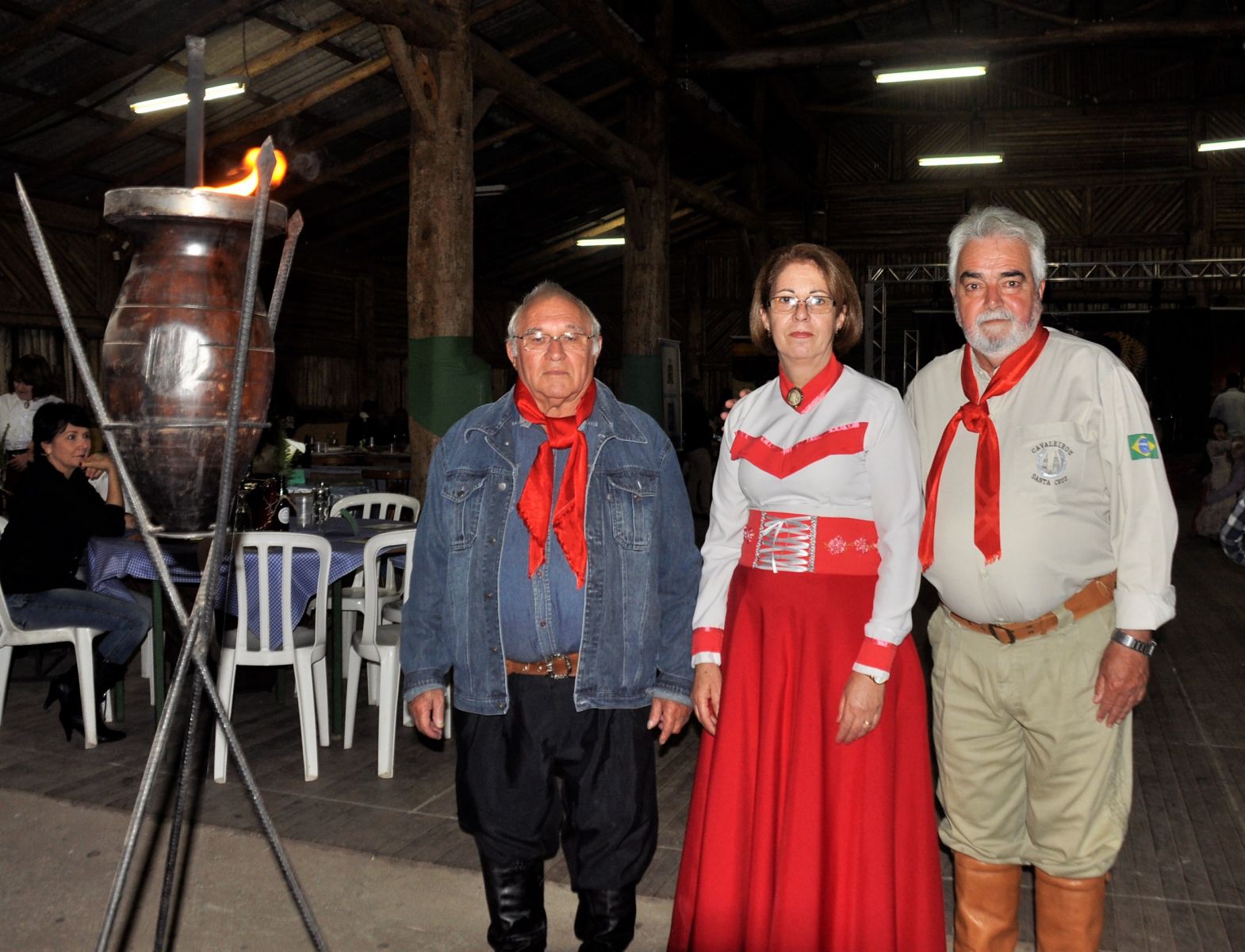 Os homenageados Dorival Trindade e Elenir Werner, com o Patrono Alaor Ca–ez