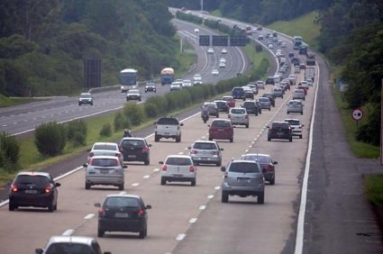 Motorista que não optou por parcelar o IPVA 2016 antes do final de janeiro, a partir de agora terá que pagar o imposto de maneira integral