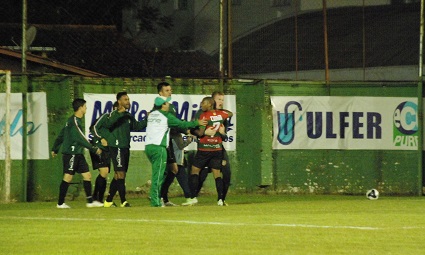 Com um futebol superior, jogadores do Brasil-FAR fizeram a festa nos Eucaliptos