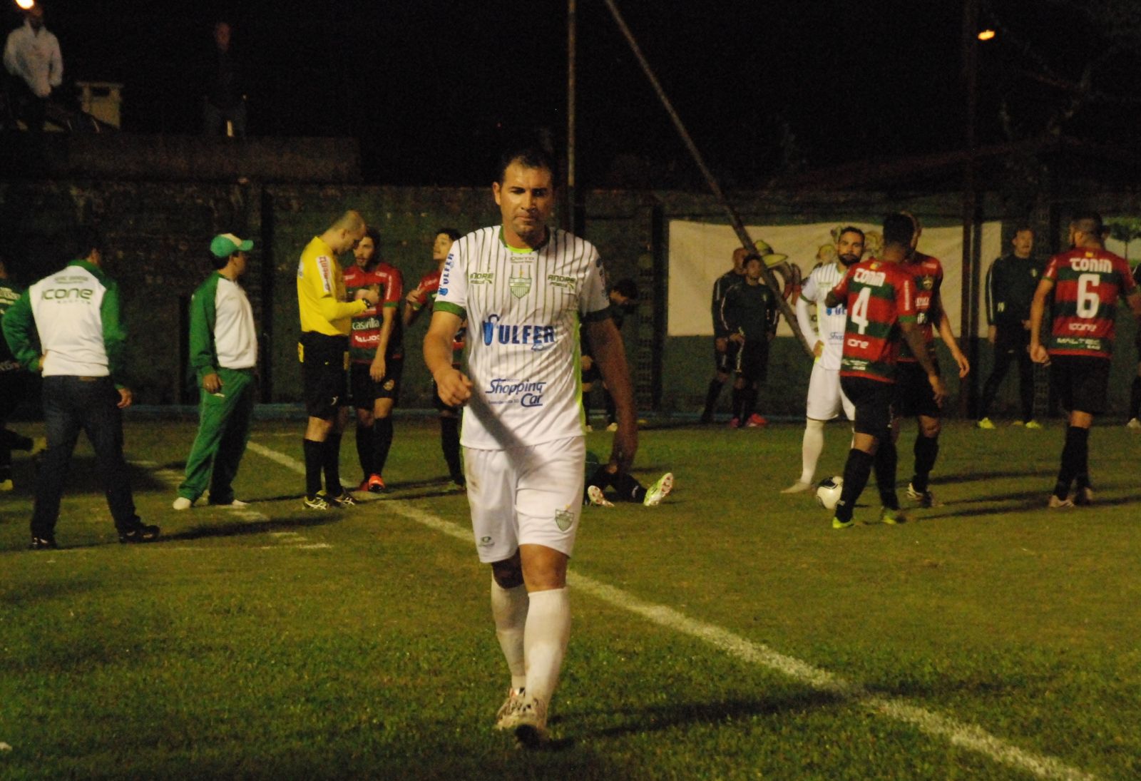 Marcio Nunes foi expulso quando Periquito perdia por 1 a 0