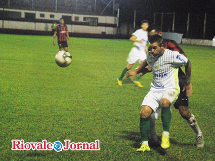 Periquito teve momentos de superioridade durante a partida, mas não conseguiu abrir o placar