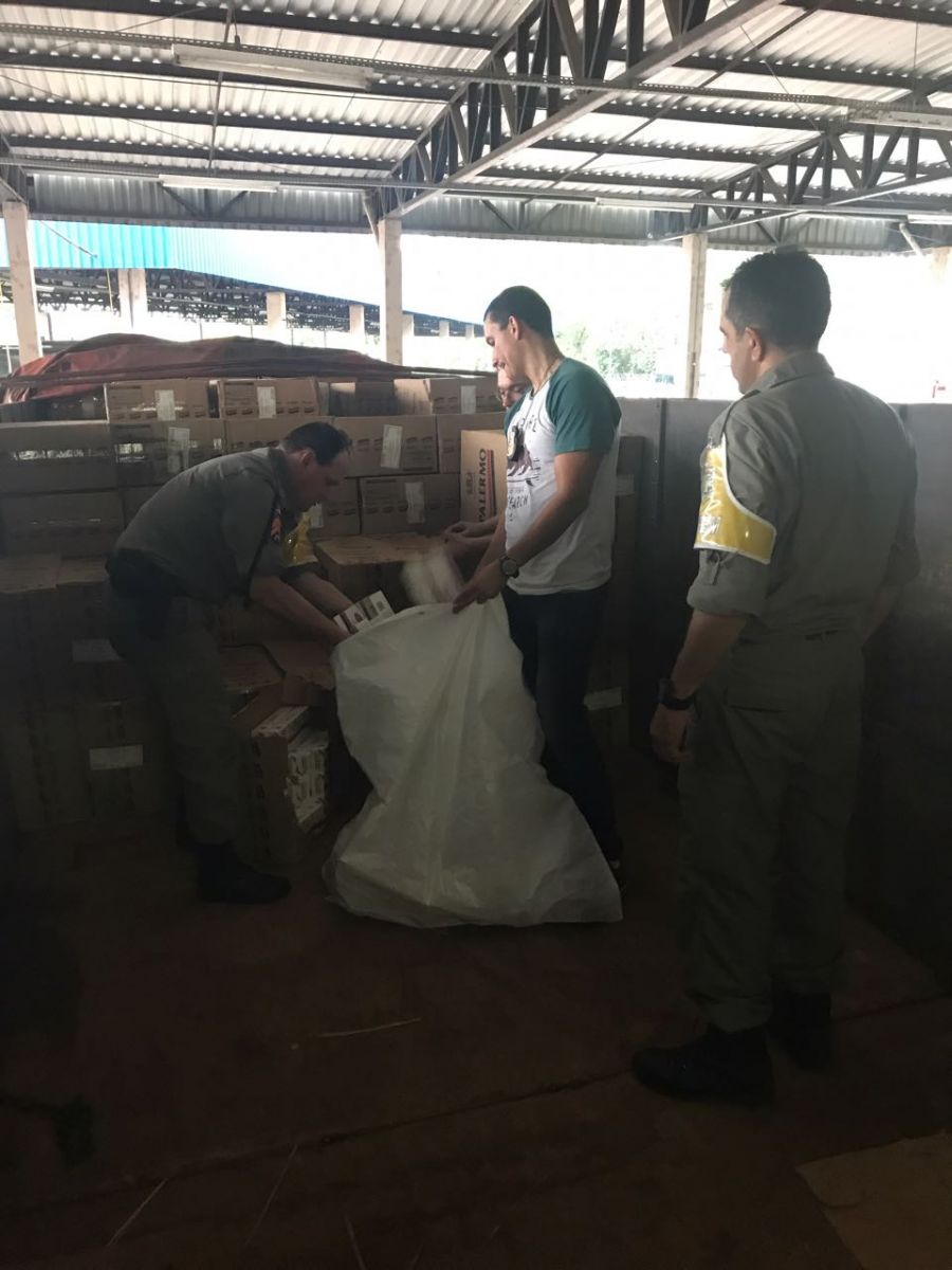 Material apreendido e o homem preso foram entregues na sede da PF em Santa Maria