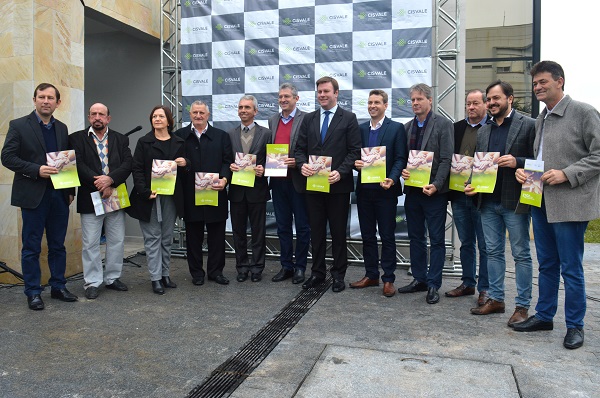 Lideranças do Vale do Rio Pardo se reuniram para entrega oficial do Centro Regional de Especialidades Médicas