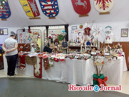 Bazar de Natal comercializa produtos confeccionados pelos associados